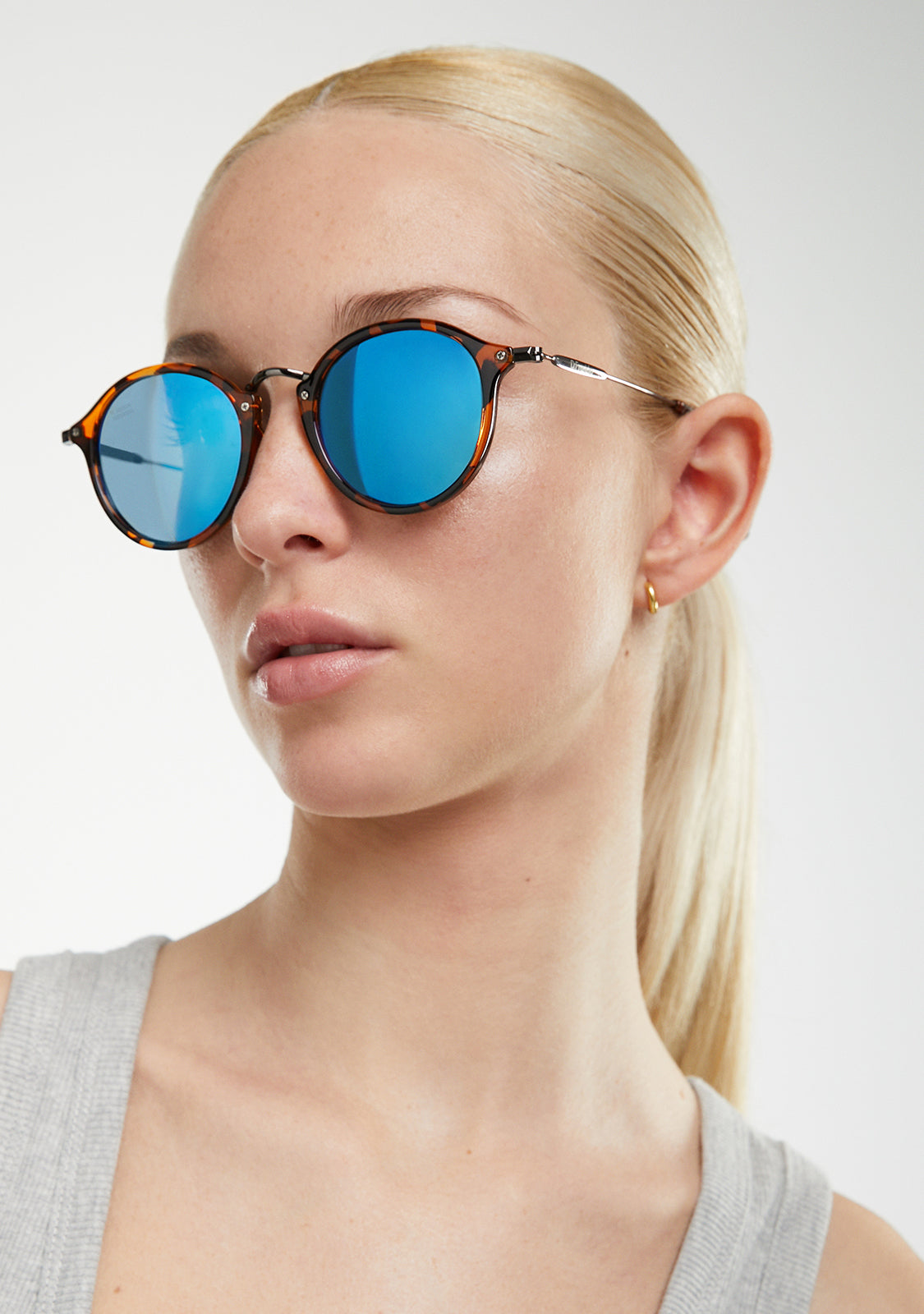 Tara – Unisex Runde Schildpatt-Sonnenbrille mit Blauen Polarisierenden Spiegelgläsern – Stilvoll und UV-Schützend