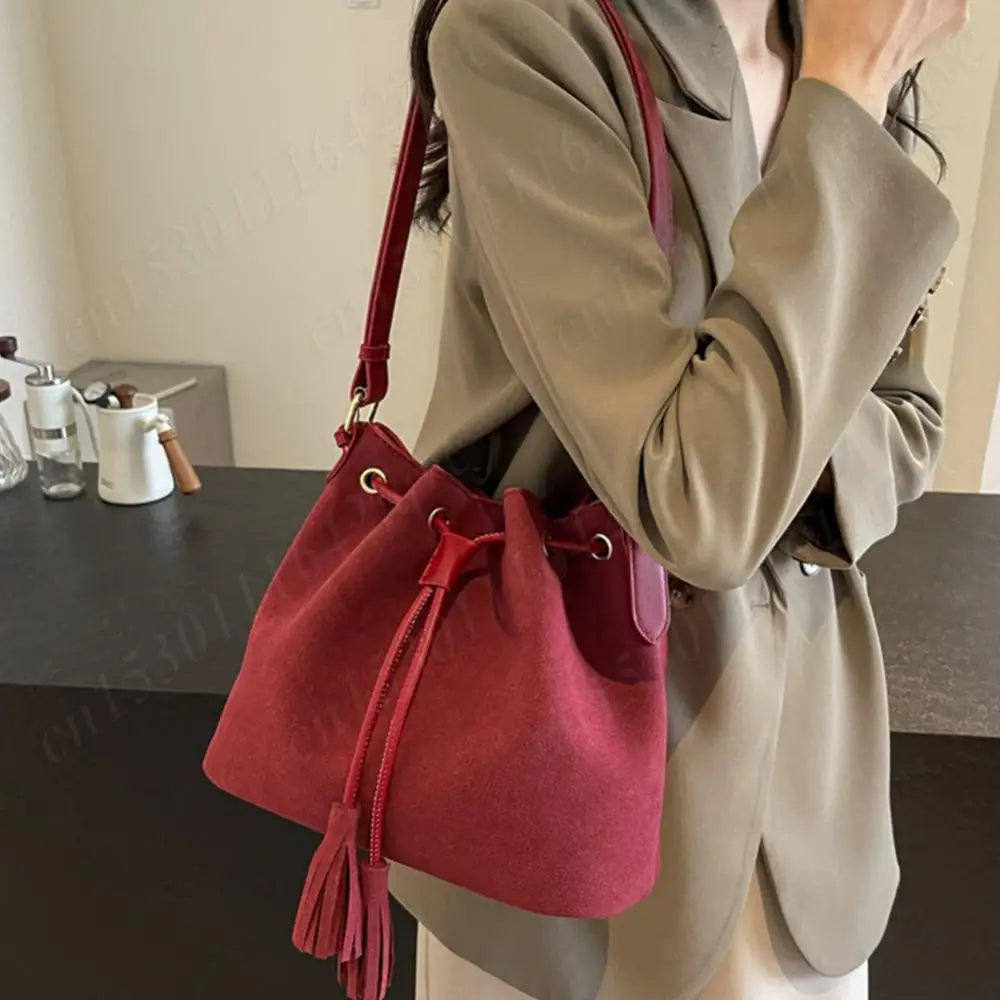 Joan – Damen-Wildleder-Bucket-Bag mit Quaste