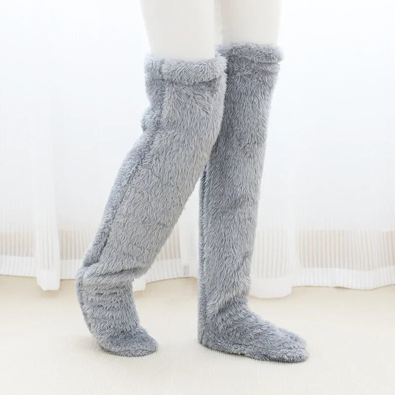 Amy – Flauschige Damen-Overknee-Socken mit ultraweichem Plüschstoff