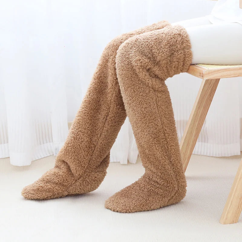 Amy – Flauschige Damen-Overknee-Socken mit ultraweichem Plüschstoff