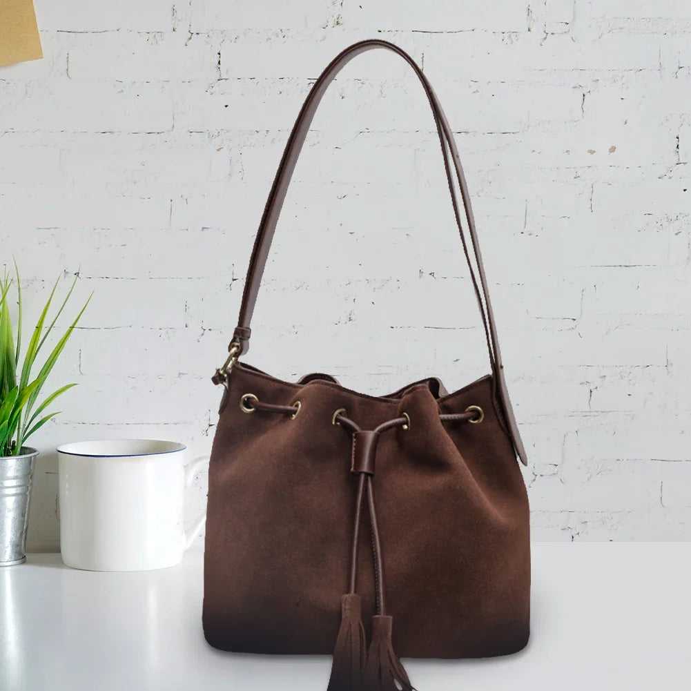 Joan – Damen-Wildleder-Bucket-Bag mit Quaste