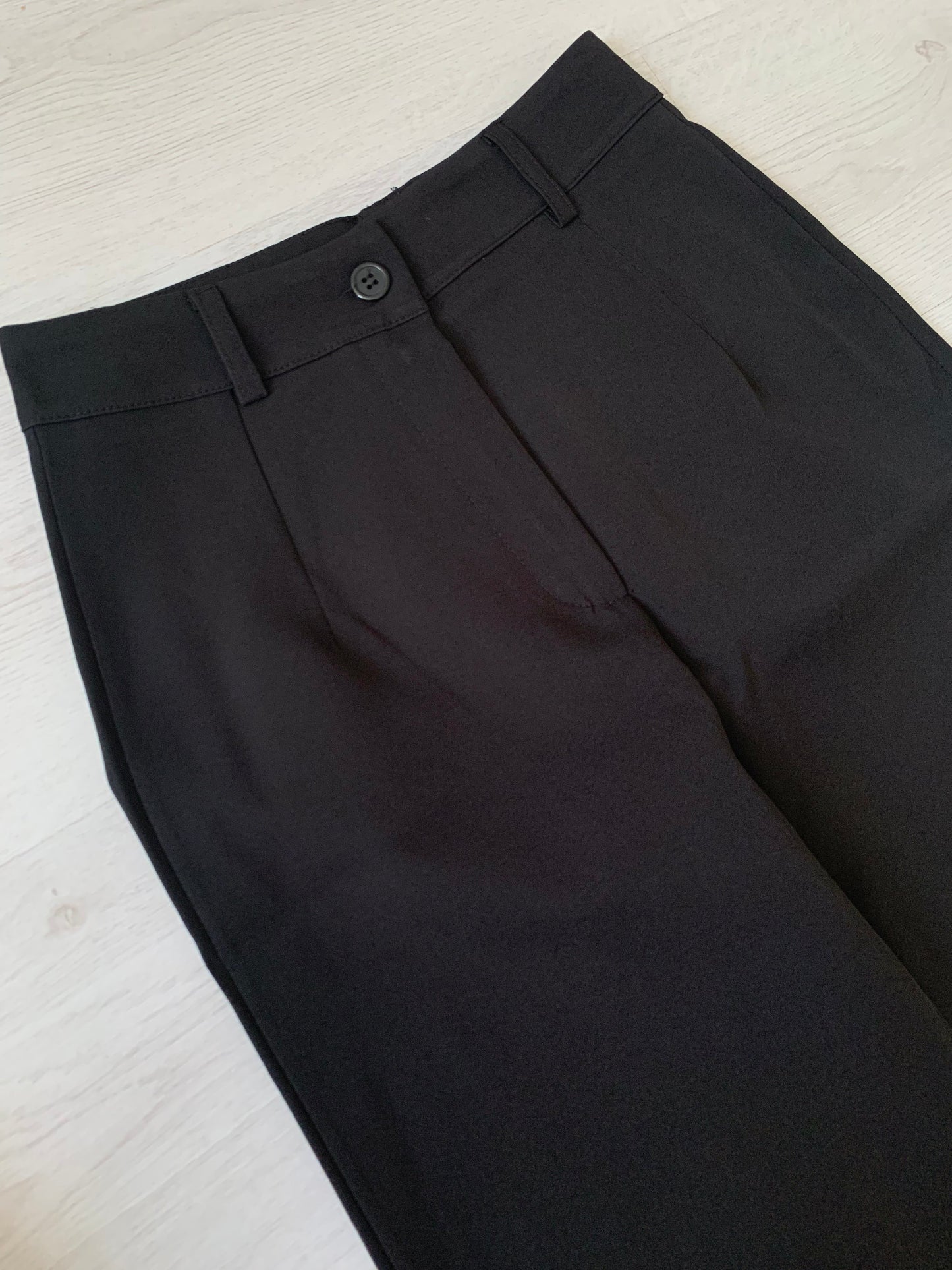 Georgina – Elegante Damenhose in Schwarz