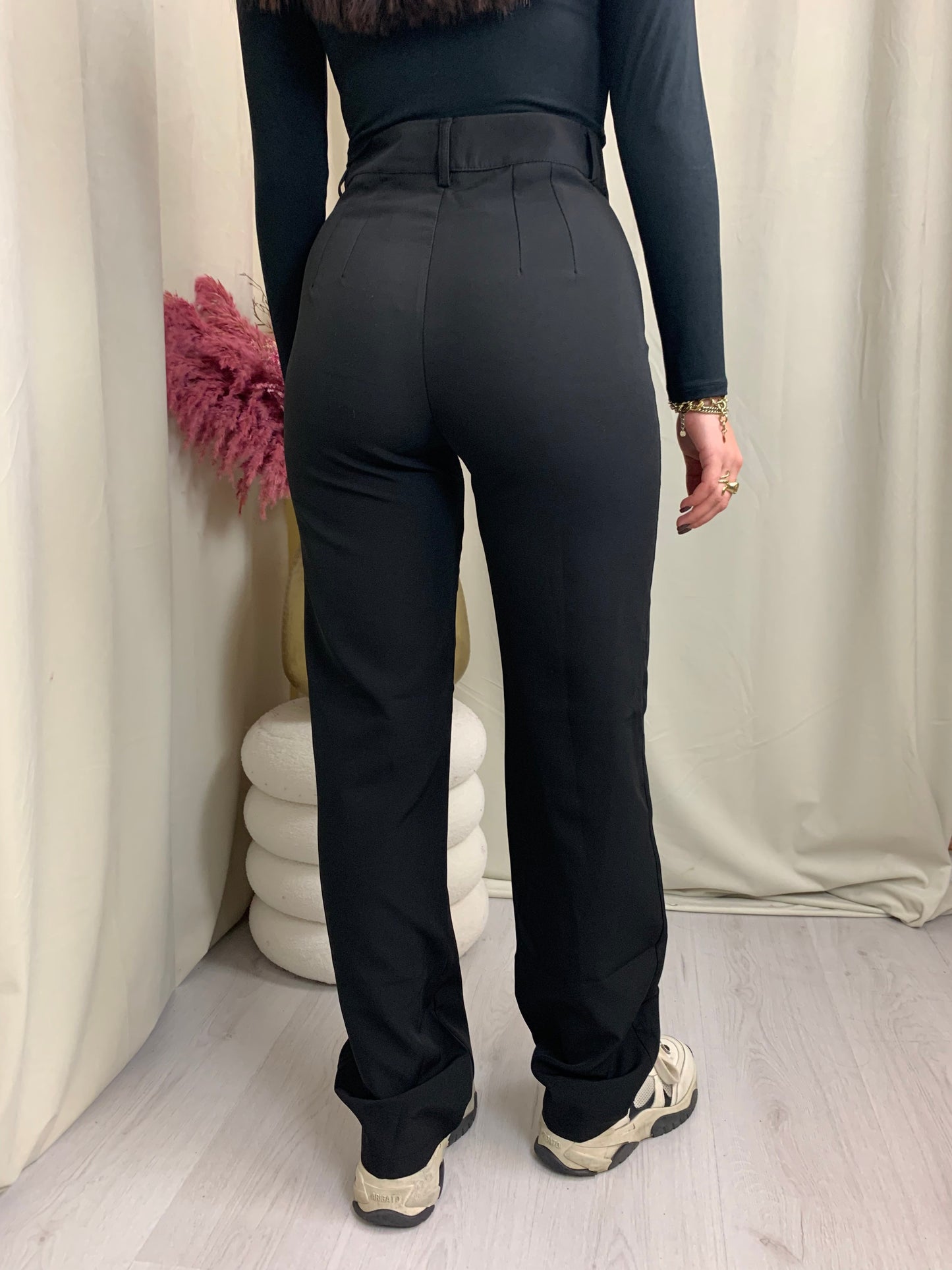 Georgina – Elegante Damenhose in Schwarz